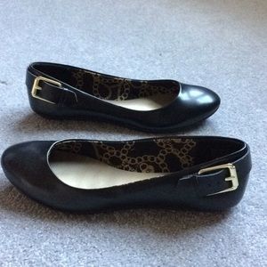 Flats with buckle design